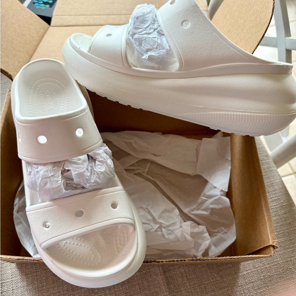 Crocs women’s White Slide chunky Sandals